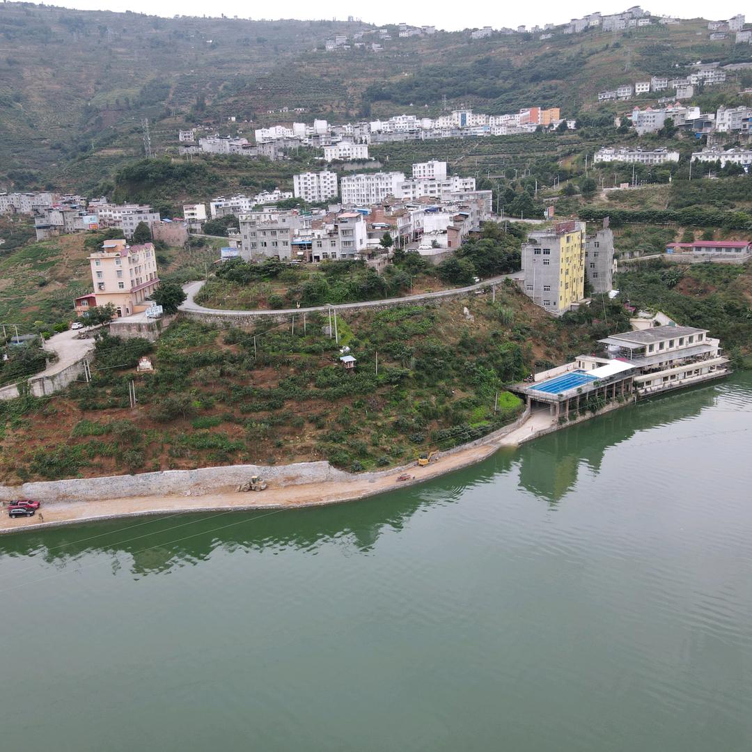汉源县碧水湖畔山庄