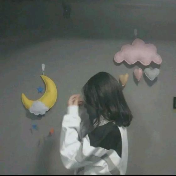 颜如初(>_<)
