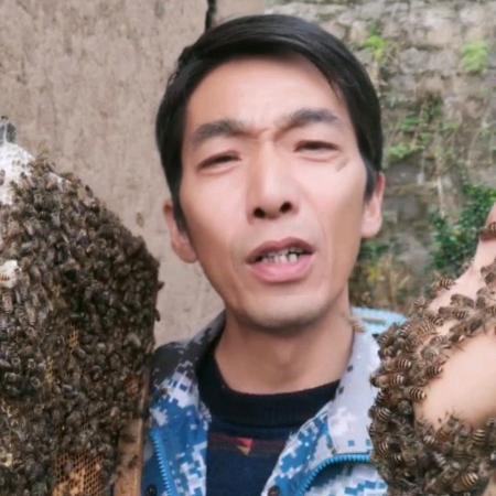 秭归县李万军中蜂蜜蜂养殖场