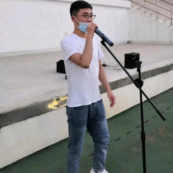 四个青年