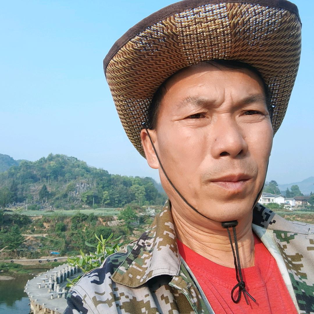 洛辉草帽哥