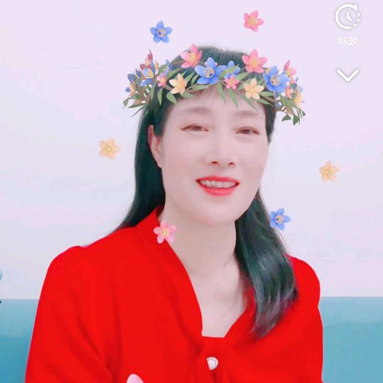 李霞，喜欢唱歌跳舞，🌴🌴🌹🌹