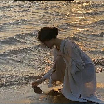 明明就叫颖月儿.