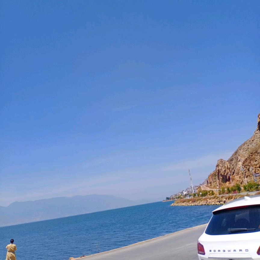 待业在家的会开无人机的中年男人