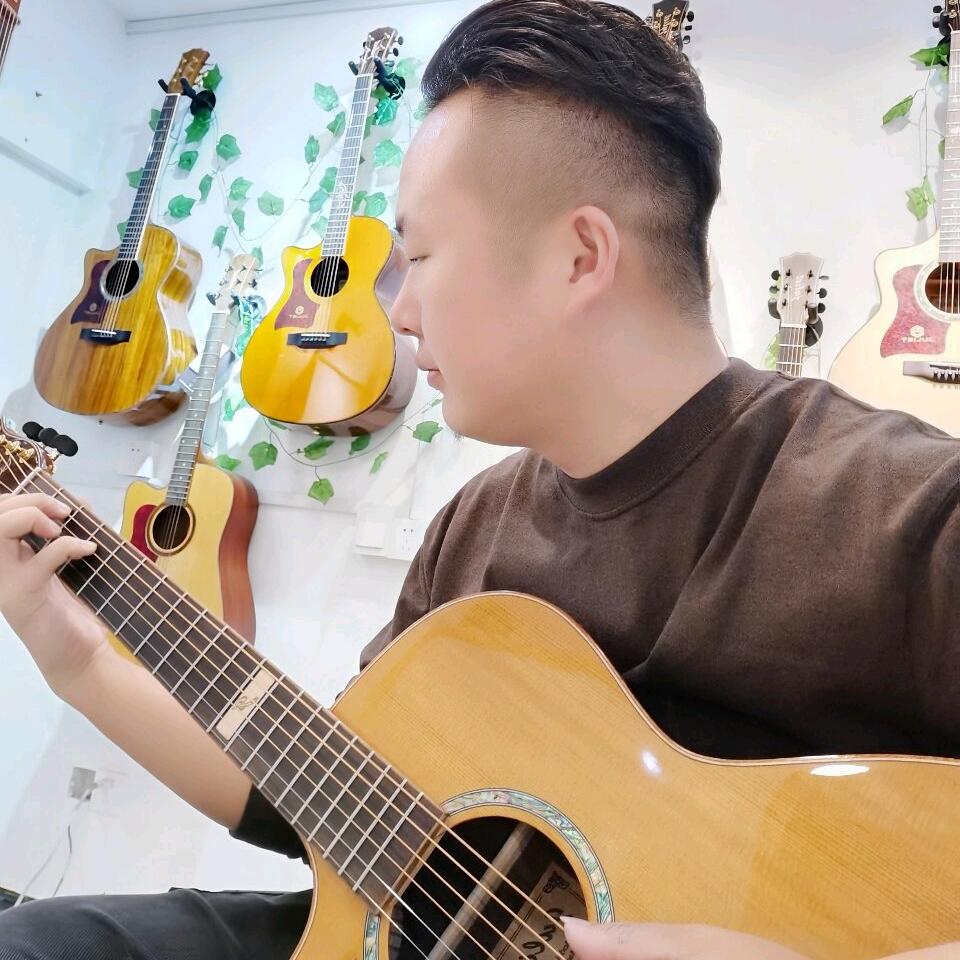 小鱼吉他教学(私信选琴）