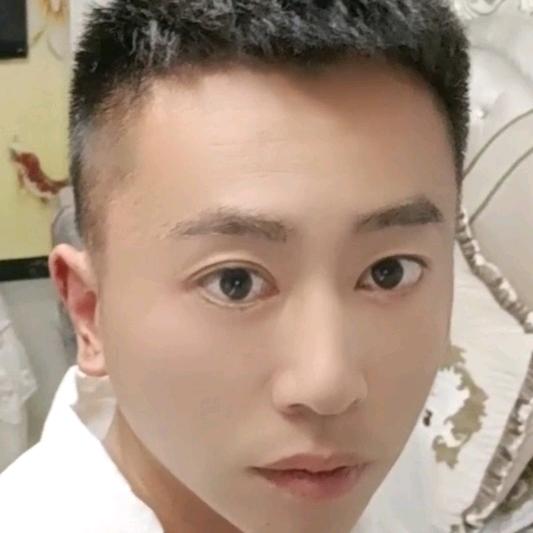 90后小邱(夸区作业收割机)