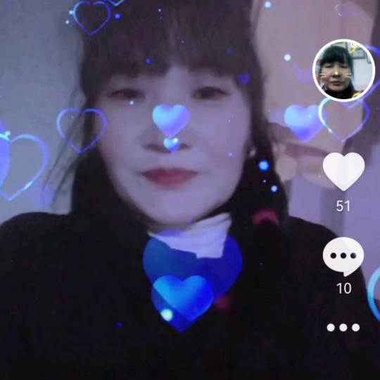 琼