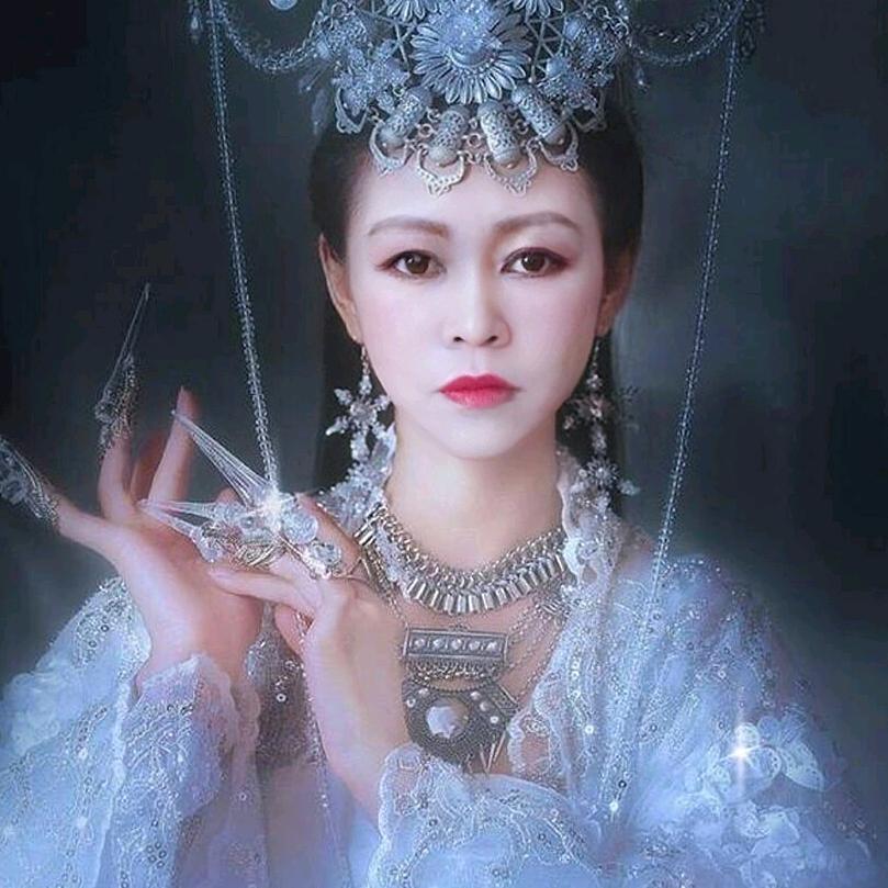 我是美丽的花朵我是一个爱漂亮爱潇洒爱喝酒