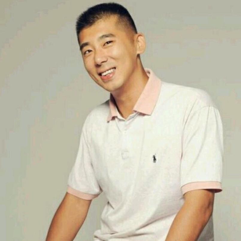 蹲河边啃龙虾