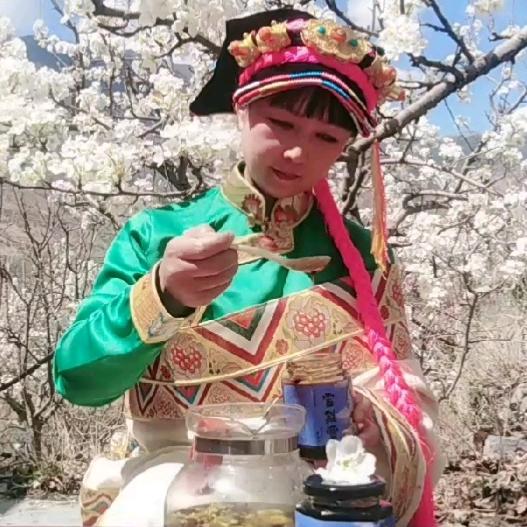 嘉莫绒阿英