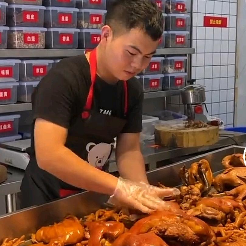 潮辣卤村长卤味