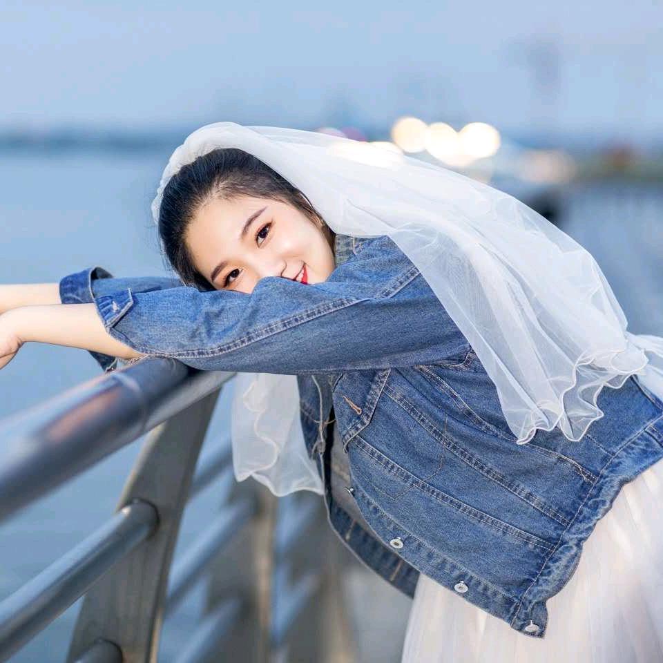 。 Chloe◕‿◕✿