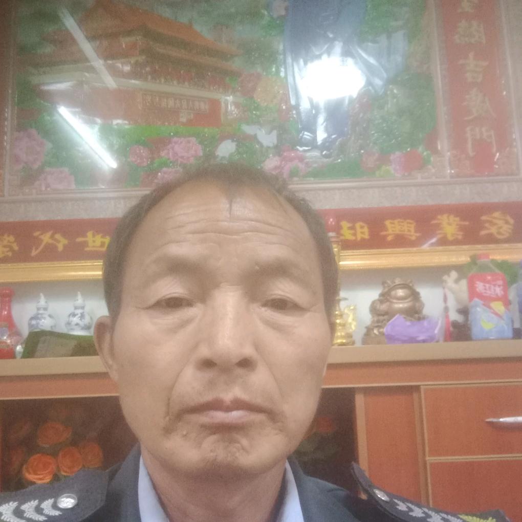 钢铁巨人