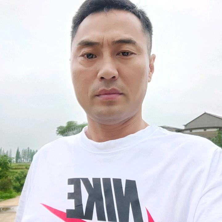 阿龍(*^ω^*)