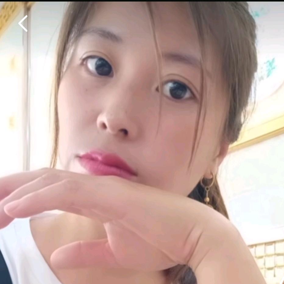卖菜的小姐姐