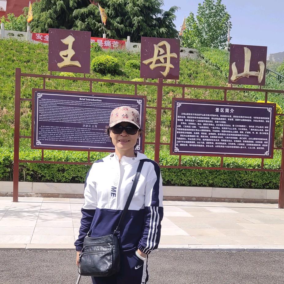 庄里游玩蓝天姐