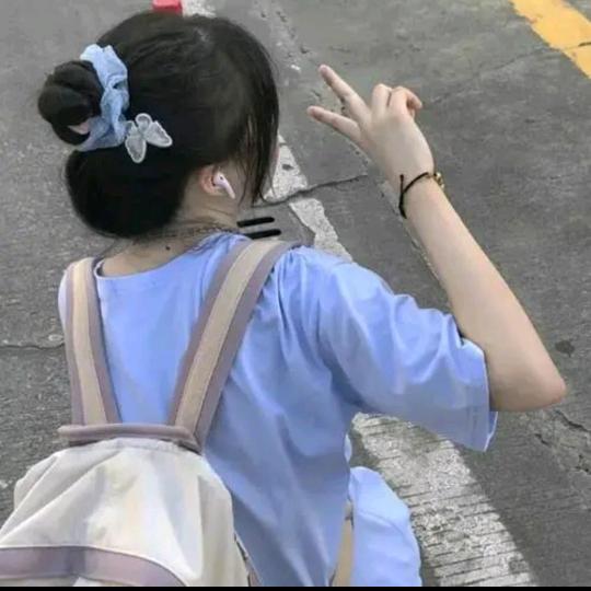 等ʸᵒᵘ也等夏天.头像