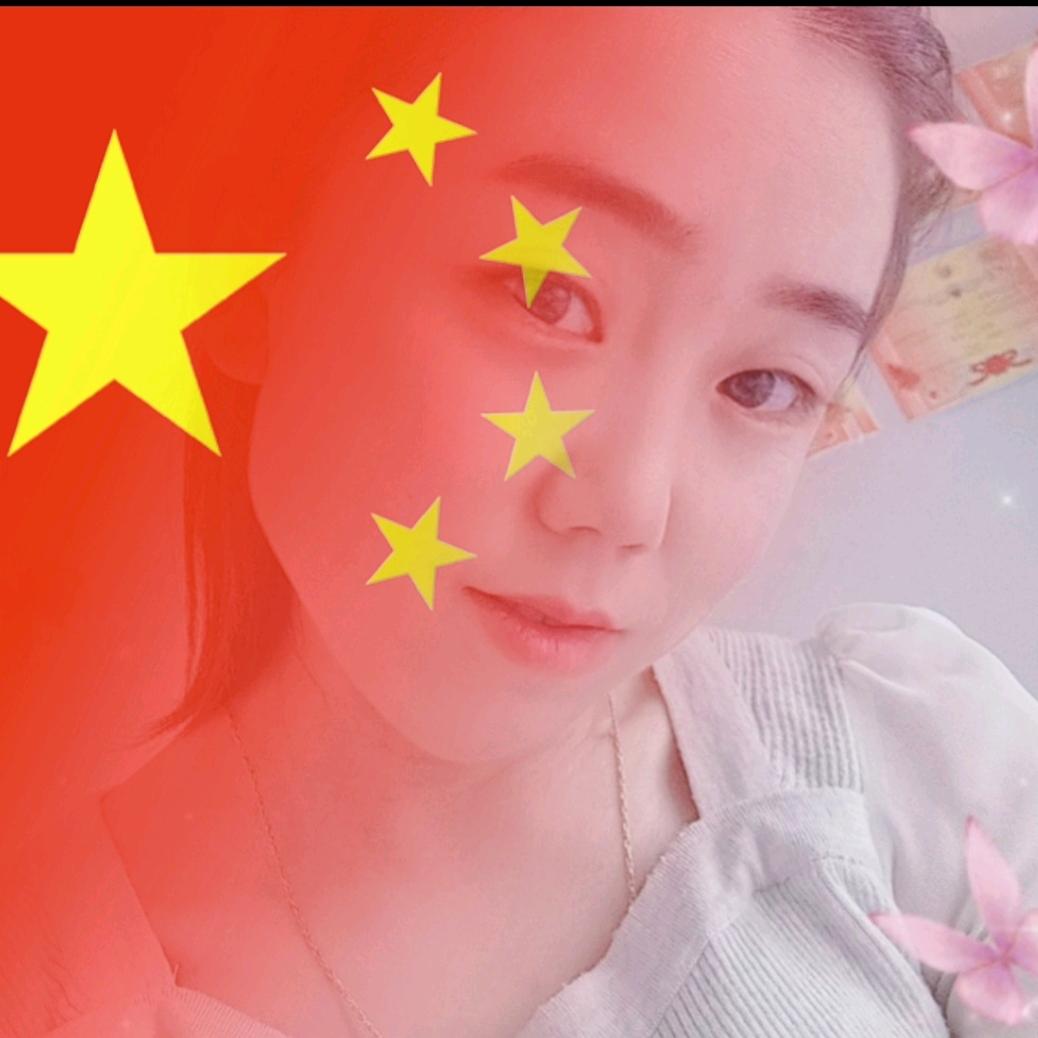 那一抹微笑  只是伪装 