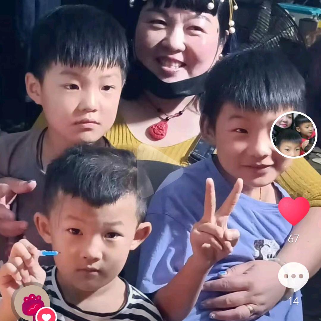 俺也是三个孙子一个孙女的奶奶