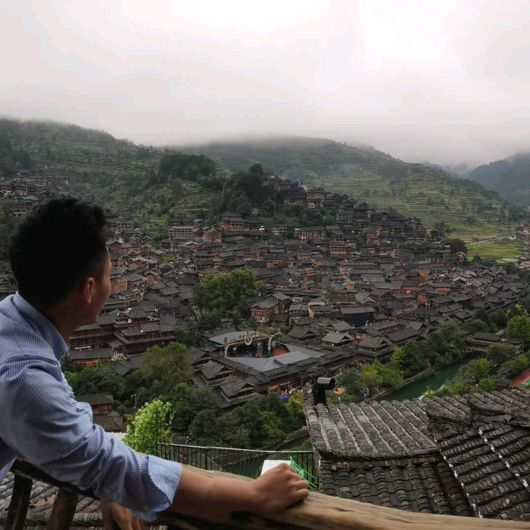 设计师|何工