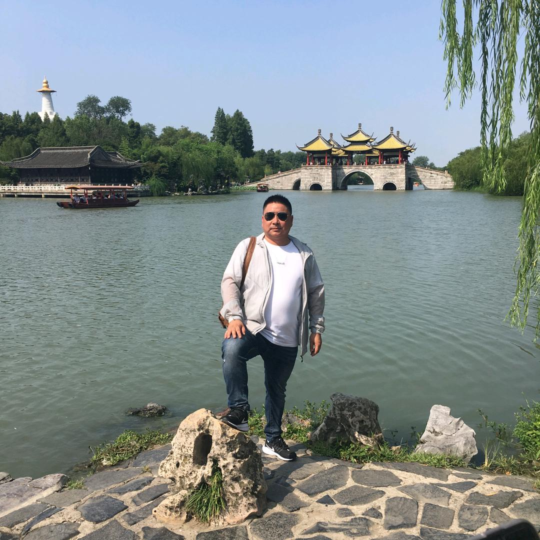 我在墙头等红杏