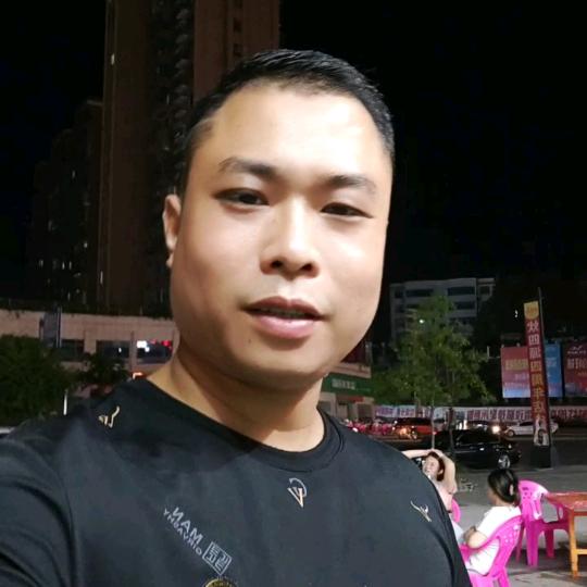 为了生活努力拼搏