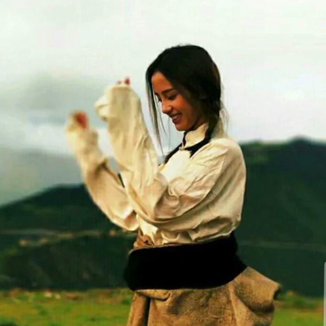 泸沽湖化妆师晓布池