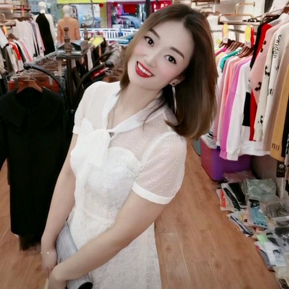 荣昌卖衣服的霞儿