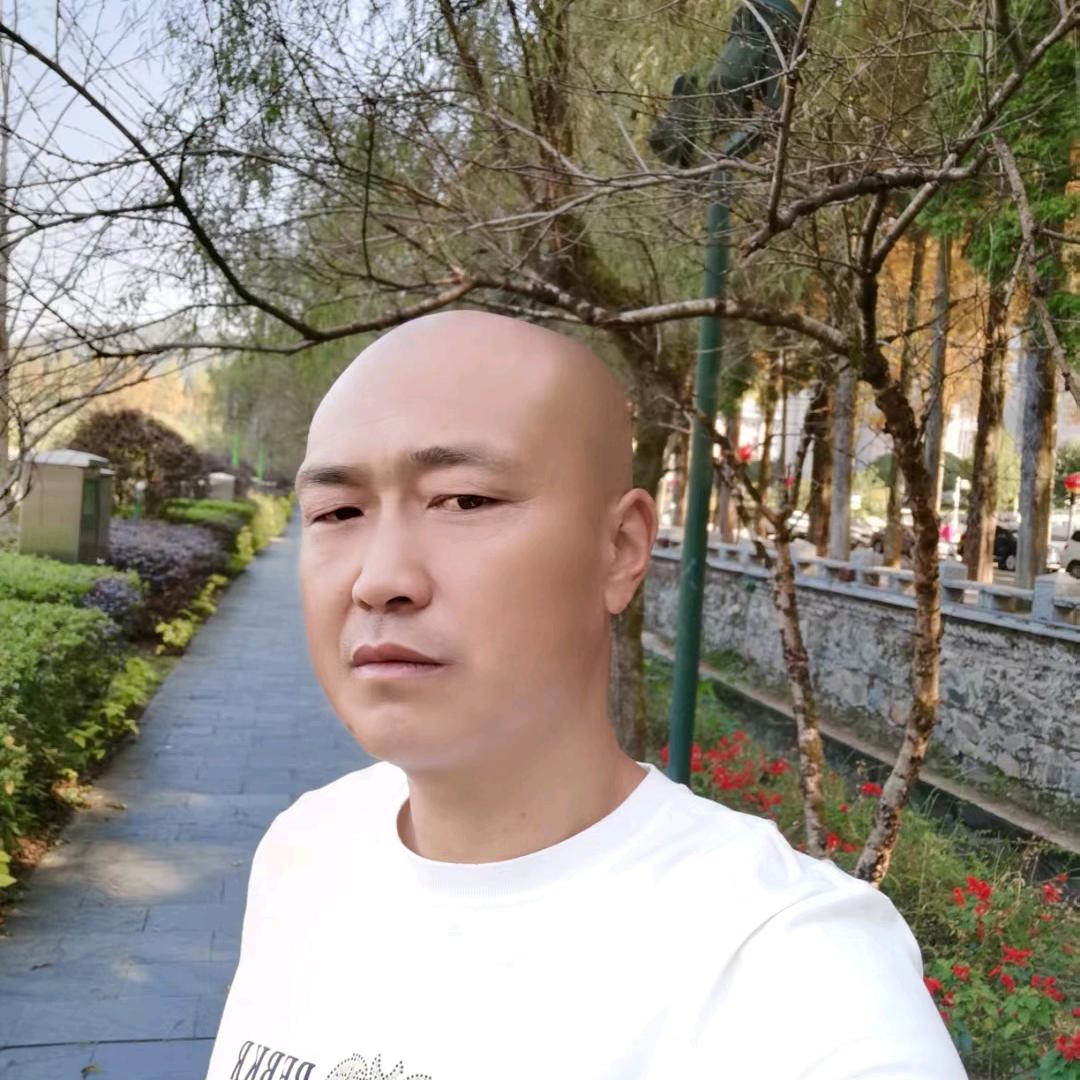 牙缝哥70后大叔