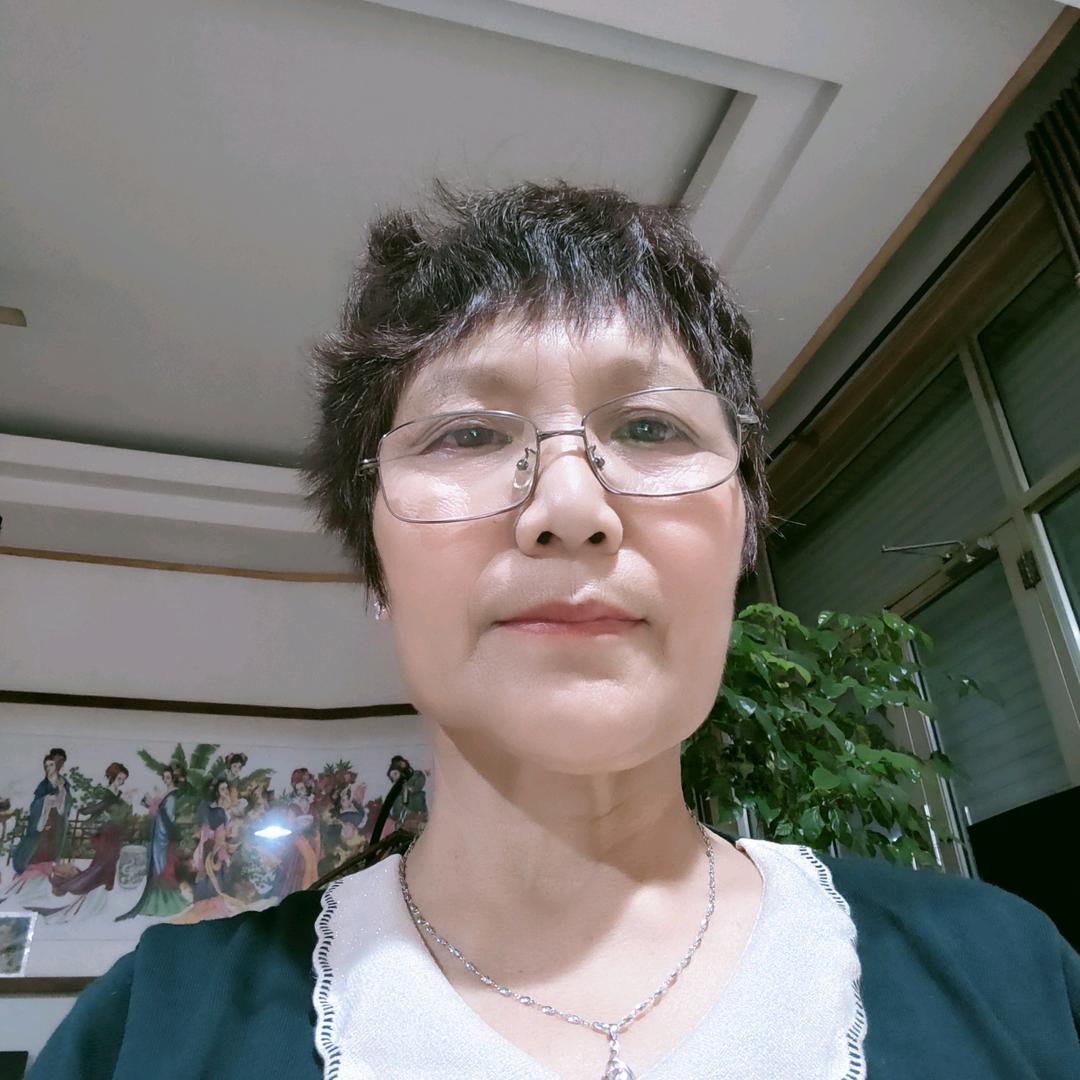 雪山红叶