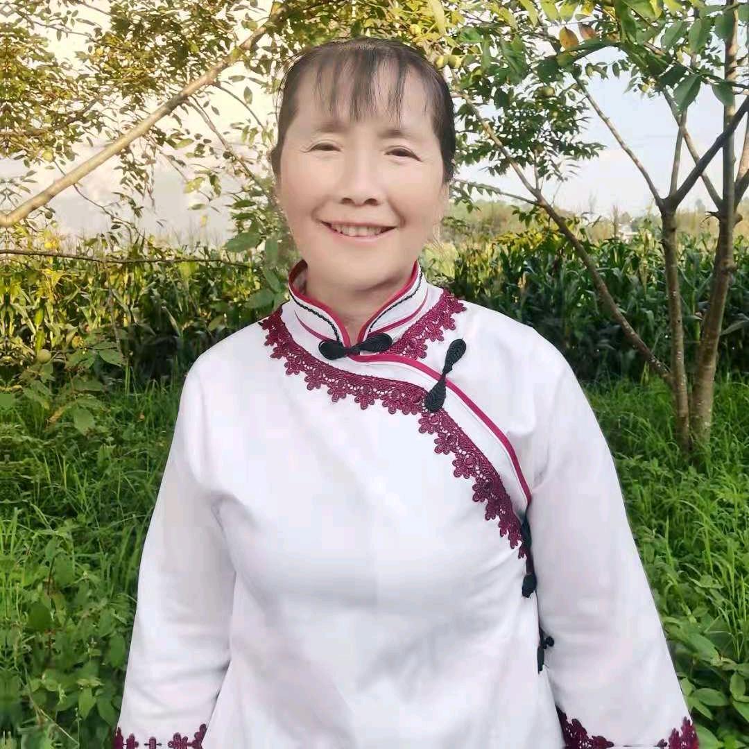 布依韦姐（晚上九点半准时直播）
