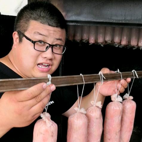龙喜华烤肠 小崔厂长