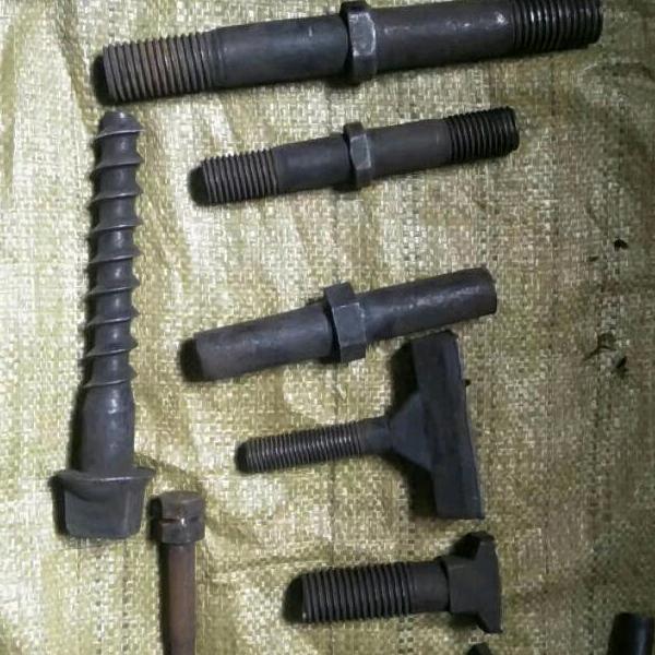 我是做异形螺栓的