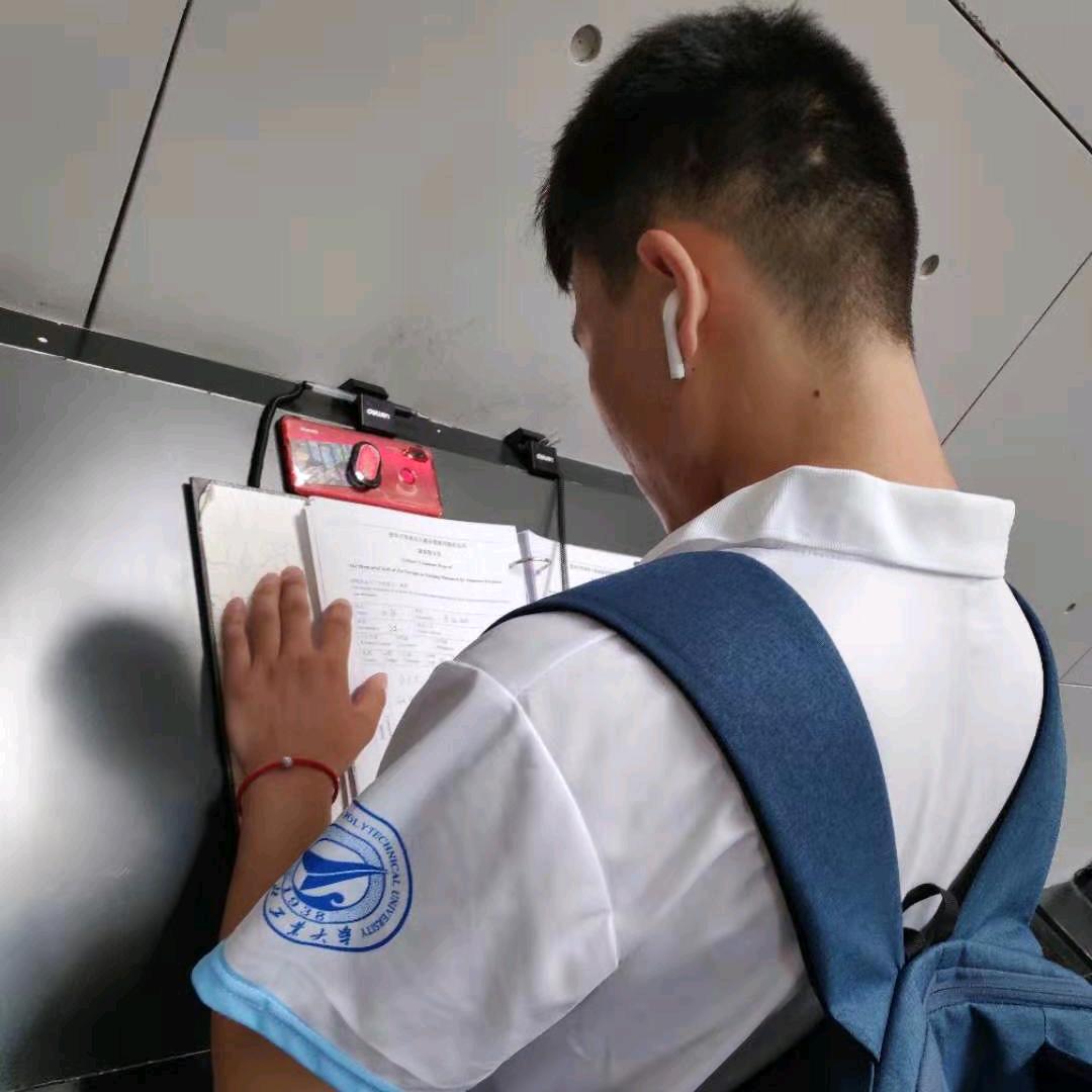 初见，，