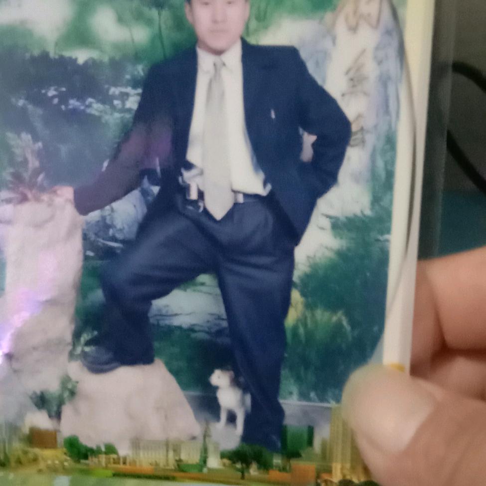 曏幸福岀发《曏红伟》