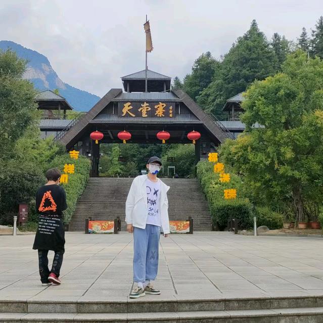 群聚兵哥