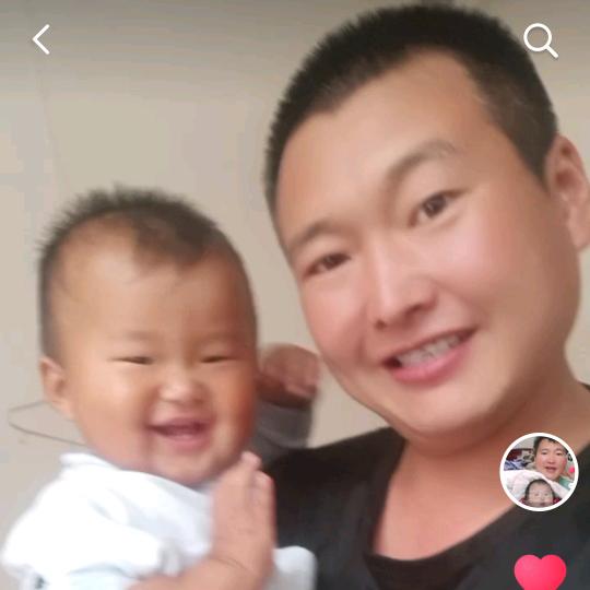 微笑男孩儿