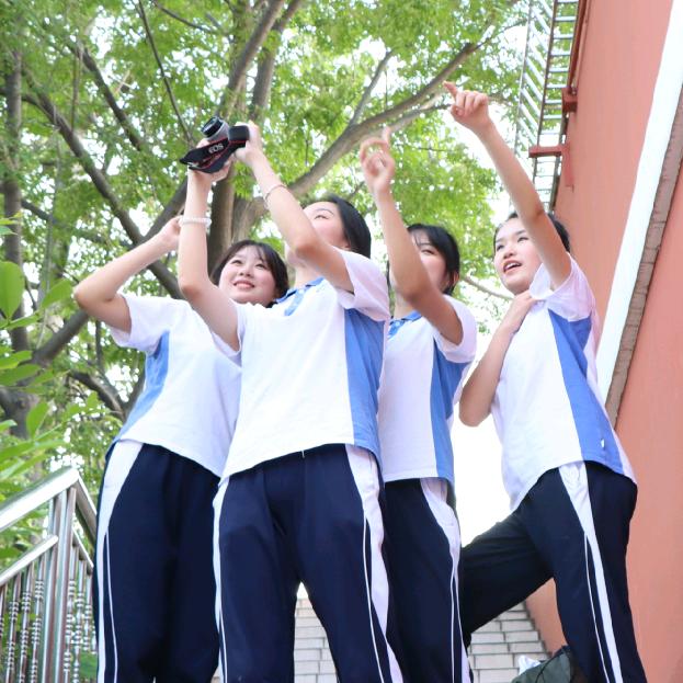深圳中嘉职校简老师