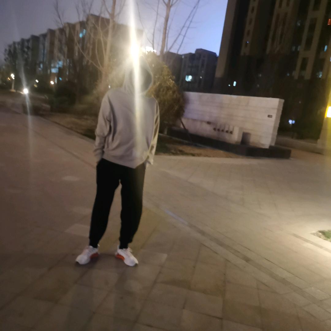 小楼一夜听春雨