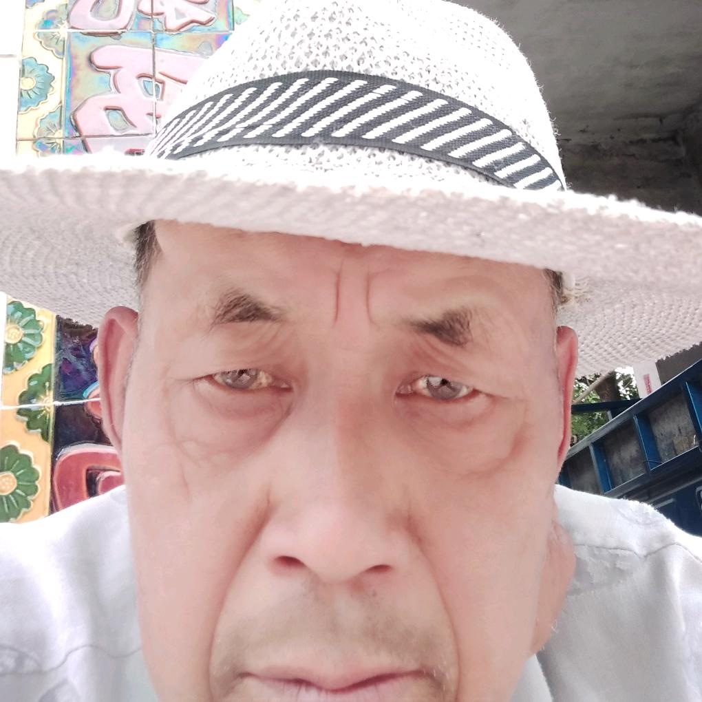 开心的小老头