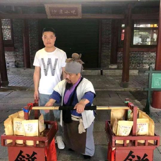 小缘明亮