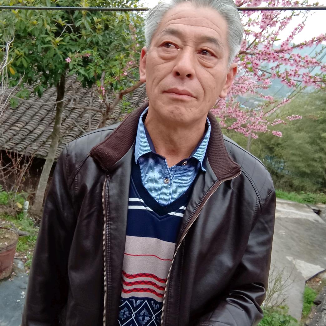 一日两餐喝二两，开心快乐促健康。