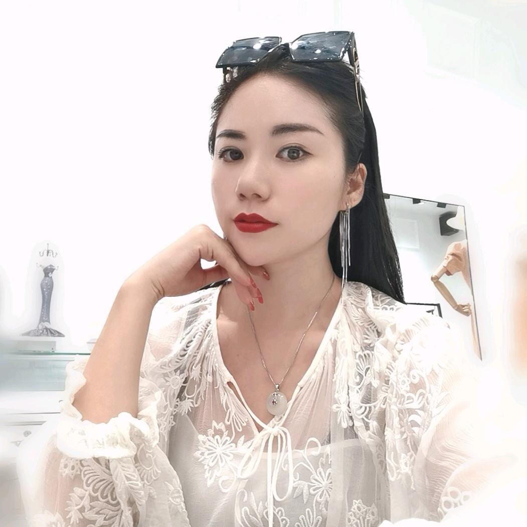 中山市古镇圣菲服装店主理人蓉蓉