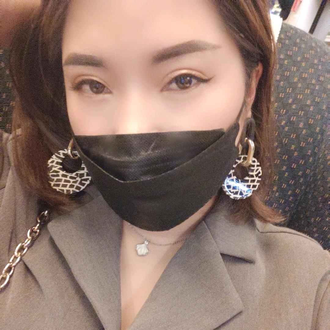 醉在酒窝里