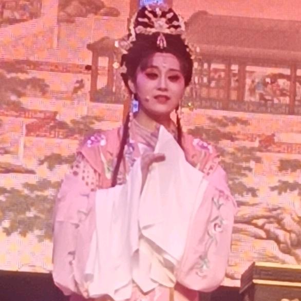 烈艷紅唇