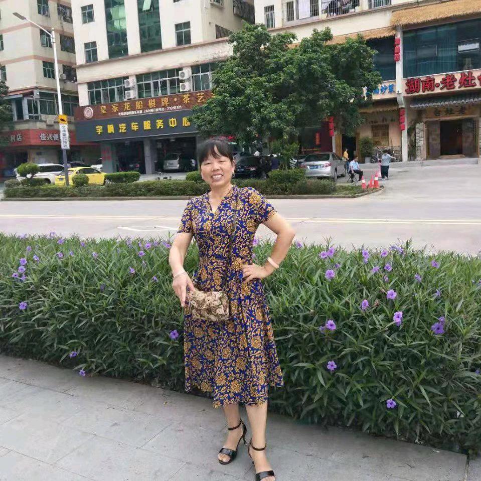 刘奶奶跳舞