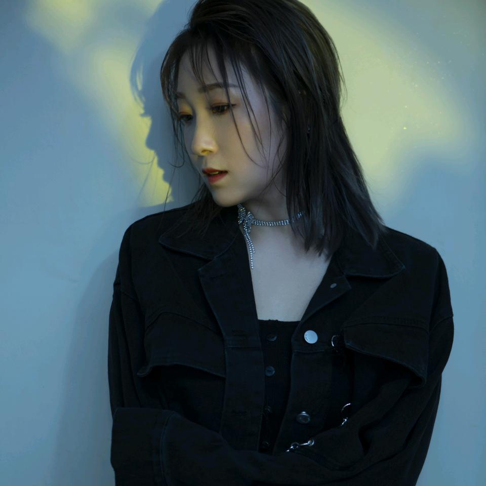 西和减龄烫发 阿伟造型伏羲店 店长旦旦