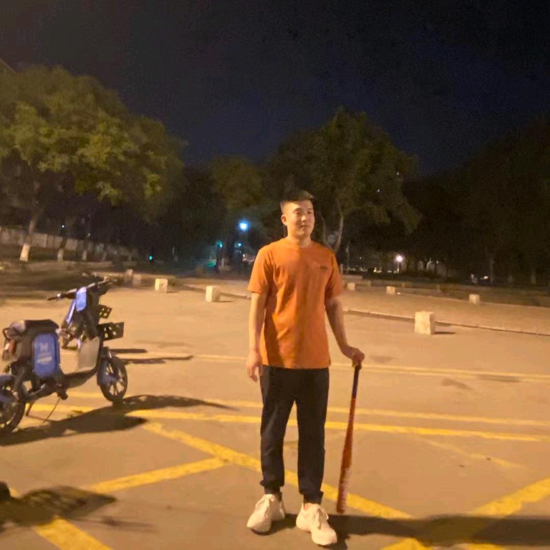 丁文龙。