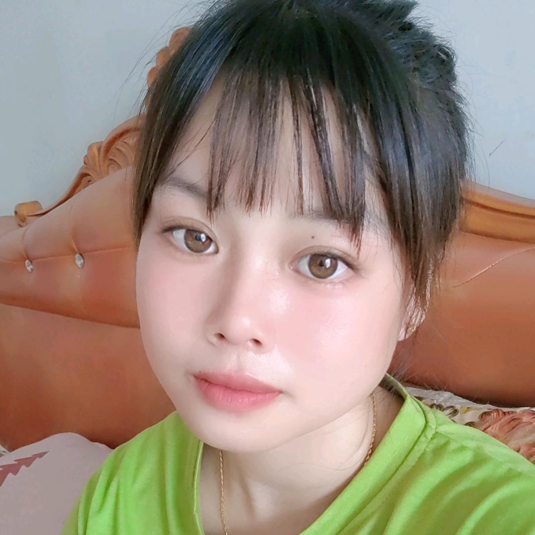 圆圆的脸蛋