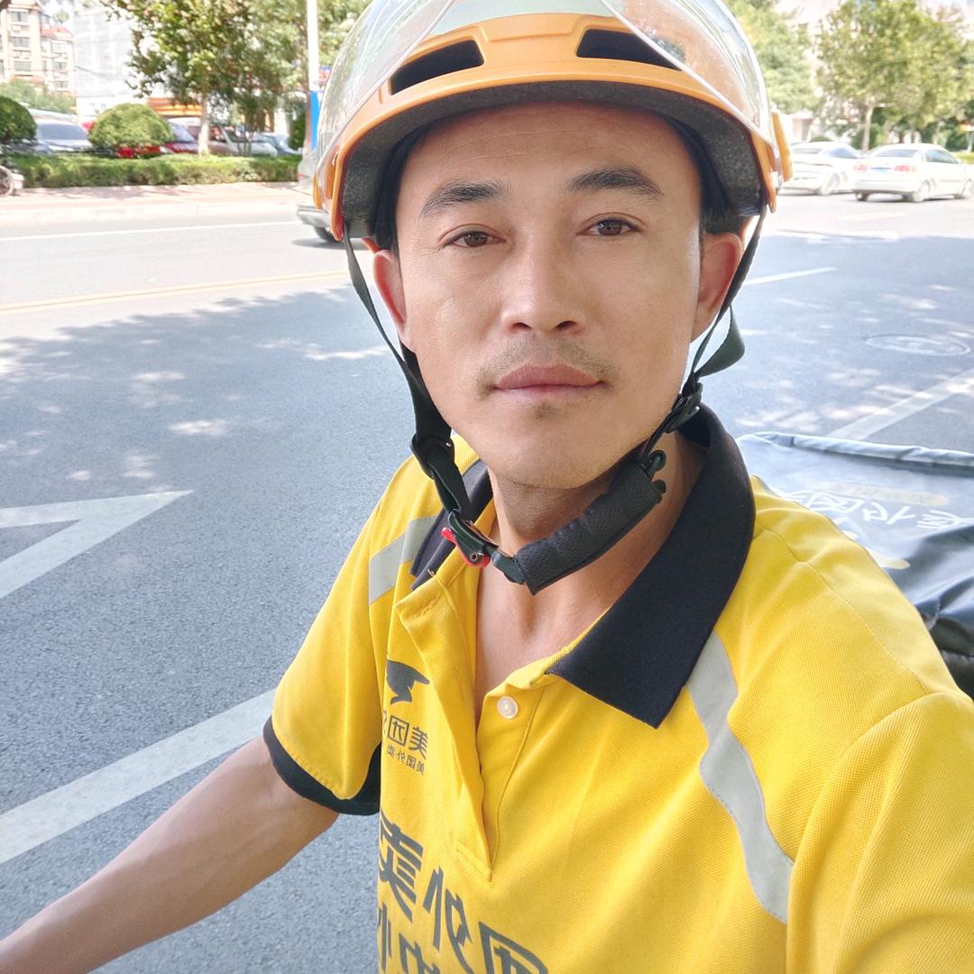 爱听雨的鹏哥